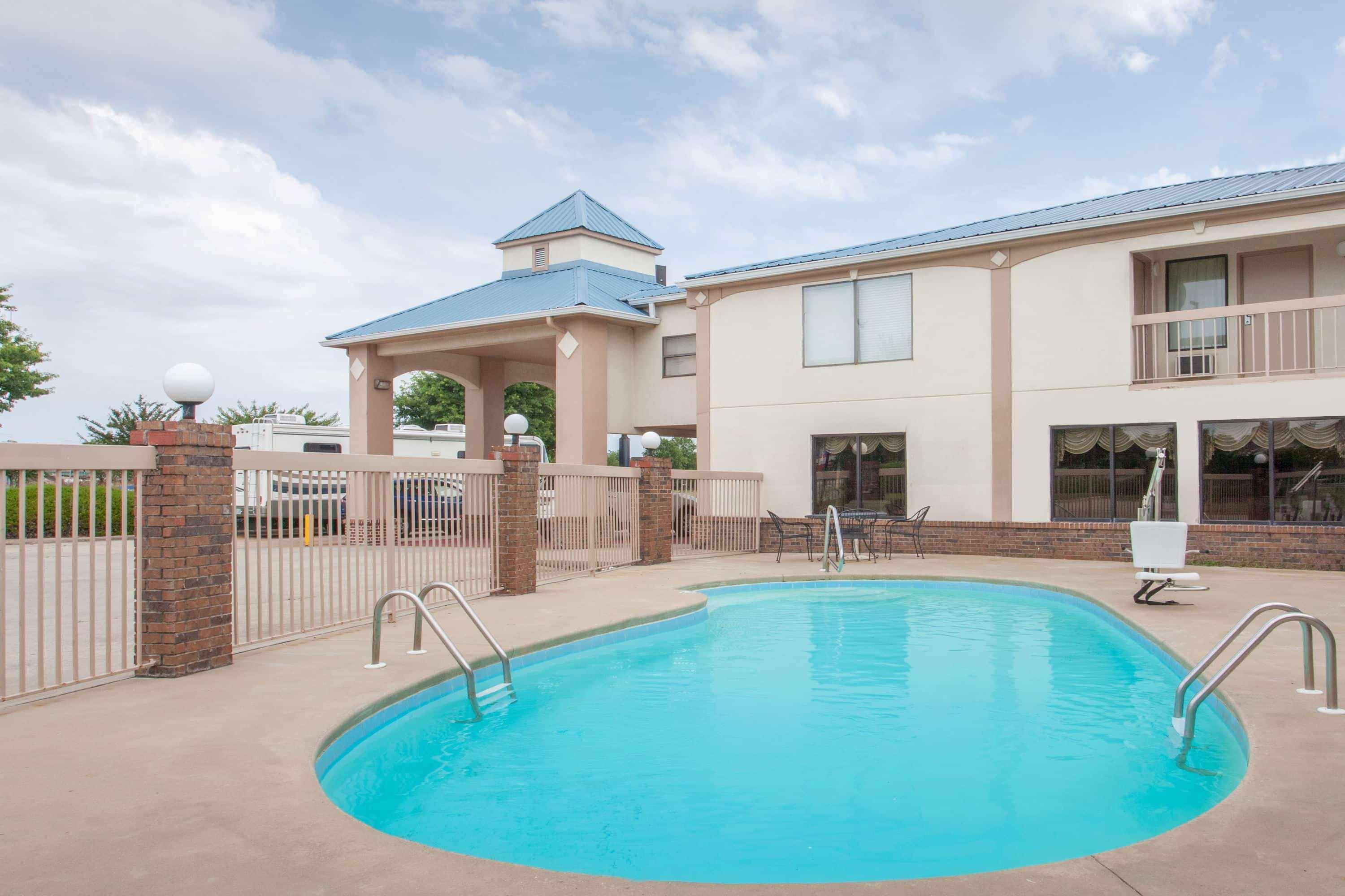 Quality Inn & Suites Decatur Priceville I-65 Exterior photo